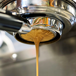 кофемашина Bertazzoni® не наливает кофе